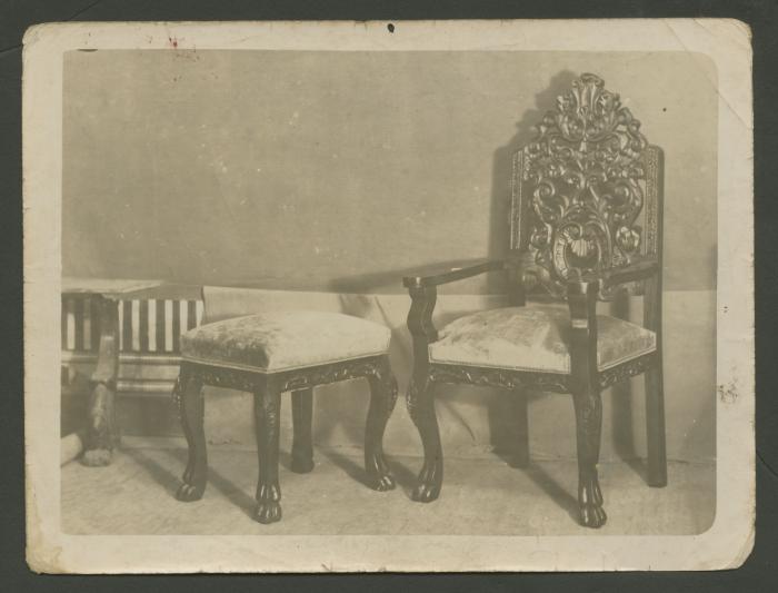 Silla sin espaldar y sillón