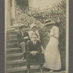 Julia Codesido y amigos en el Hotel Beau Sejour