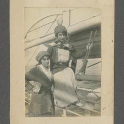 Julia Codesido y acompañante