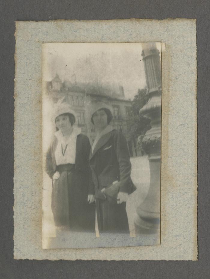 Julia Codesido y acompañante?