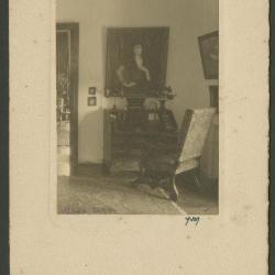 Tarjeta postal de personaje no identificado (firma ilegible)