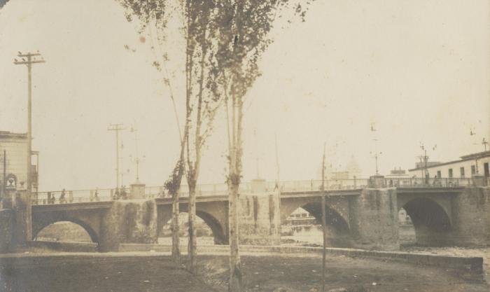 Lima – Puente de Piedra sobre el río Rímac