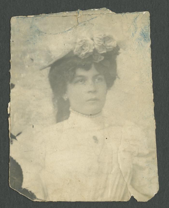 Retrato de mujer con sombrero