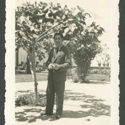 José Sabogal en patio