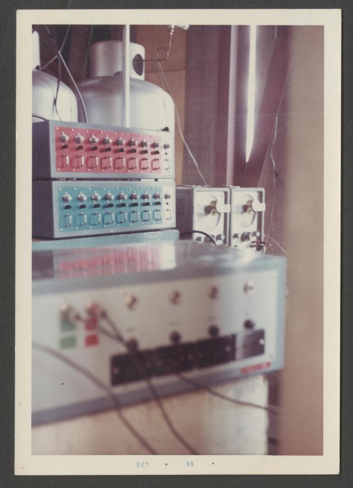 Detalle de la consola de programación lumínica y acústica, "El Movimiento Circular de la Luz", X Bienal de São Paulo