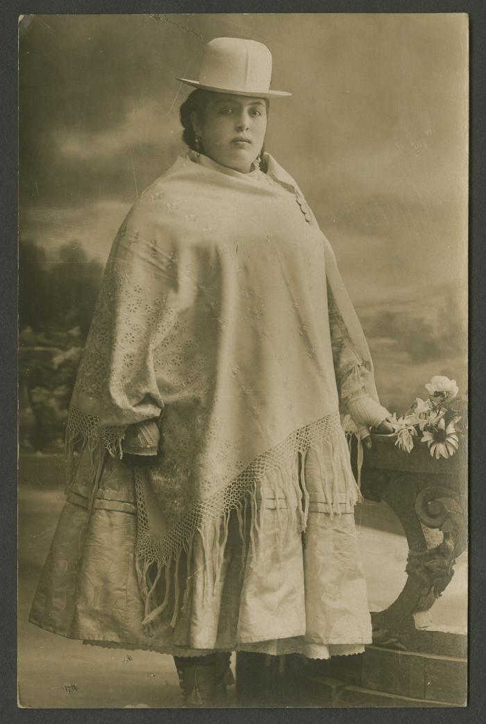"Tipo cholita de la paz"