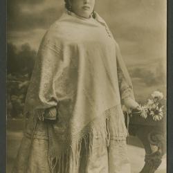 "Tipo cholita de la paz"