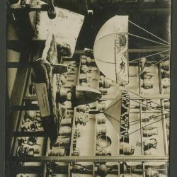 Fotografía de muestrario de pantallas y lámparas producidas en el Taller de artes decorativas del Museo Larco Herrera