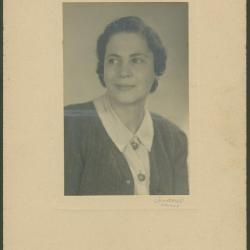 Retrato fotográfico de Elena Izcue