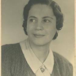 Retrato fotográfico de Elena Izcue