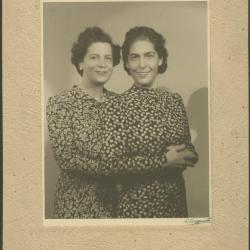 Fotoretrato de Elena y Victoria Izcue