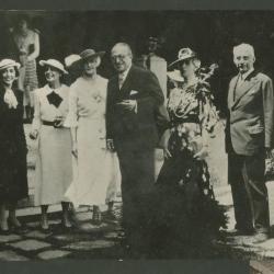 Victoria Izcue, Elena, junto a Anne Morgan y señora Vanderbilt