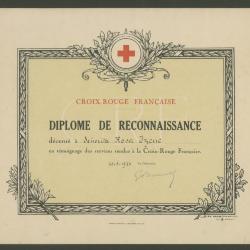 Diploma de reconocimiento a Rosa Izcue por la Cruz Roja Francesa