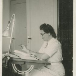 Elena Izcue en su estudio