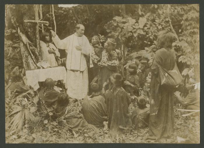 Sacerdote en adoctrinamiento