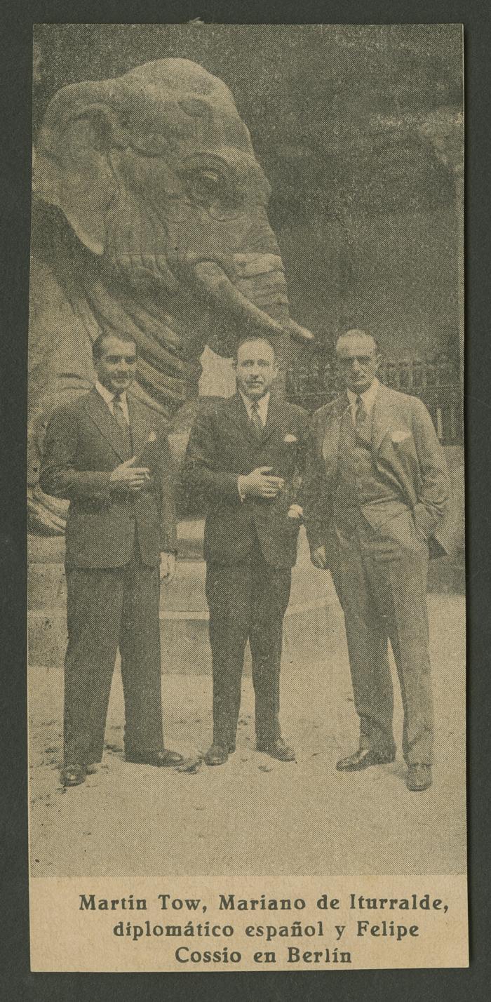 ""Martín Tow, Mariano de Itaurre, y Felipe Cossío del Pomar""