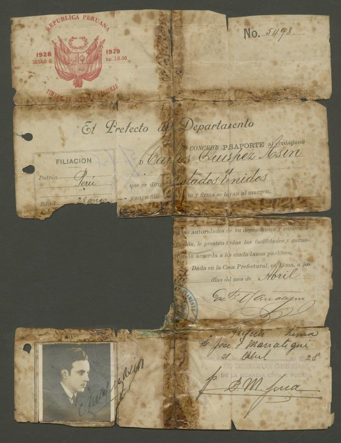 Pasaporte del Consulado General del Perú de Carlos Quízpez Asín