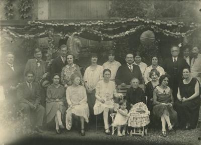 Carlos Baca-Flor y grupo de familia