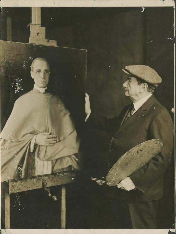 Carlos Baca-Flor y retrato del Cardenal Eugenio Pacelli